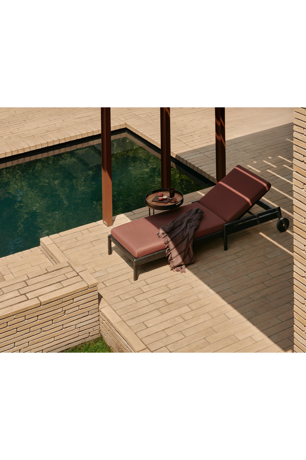 Adjustable Outdoor Lounger Cushion | Ethnicraft Jack | Oroa.com