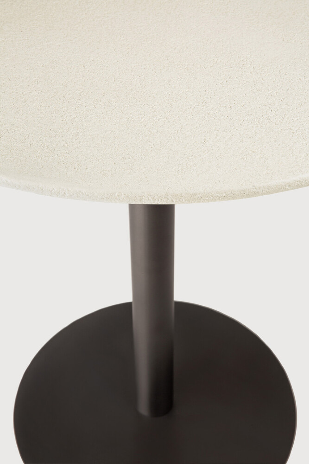 Round Pedestal Dining Table | Ethnicraft Blend | Oroa.com