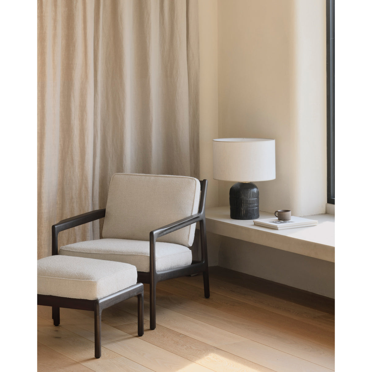 Brown Mahogany Lounge Chair | Oroa.com