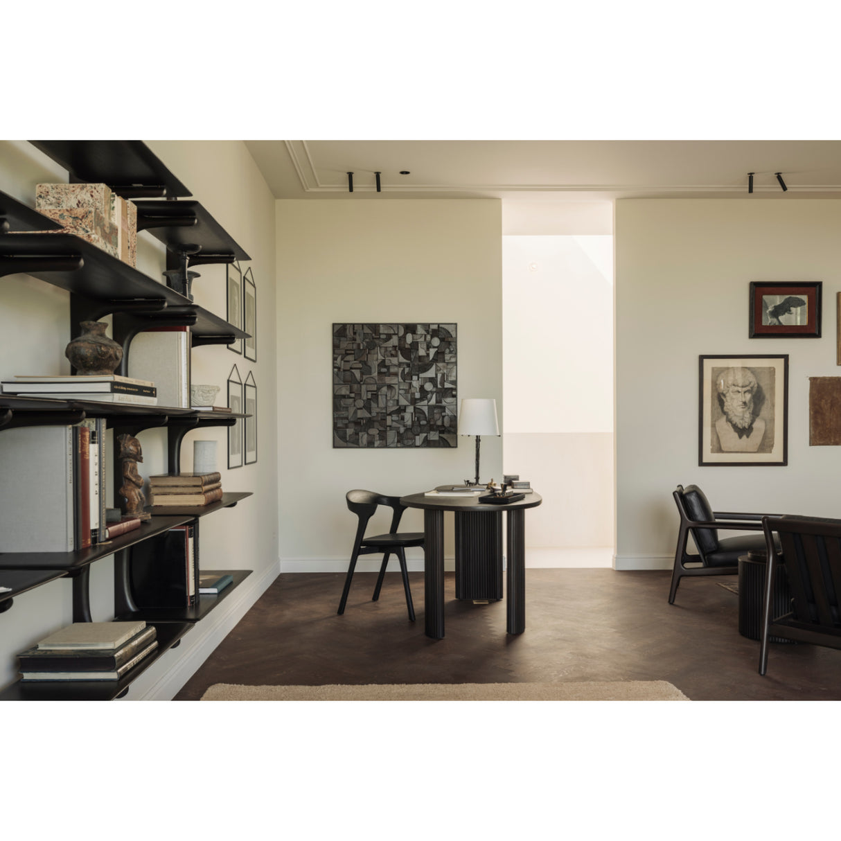 Brown Mahogany Lounge Chair | Oroa.com