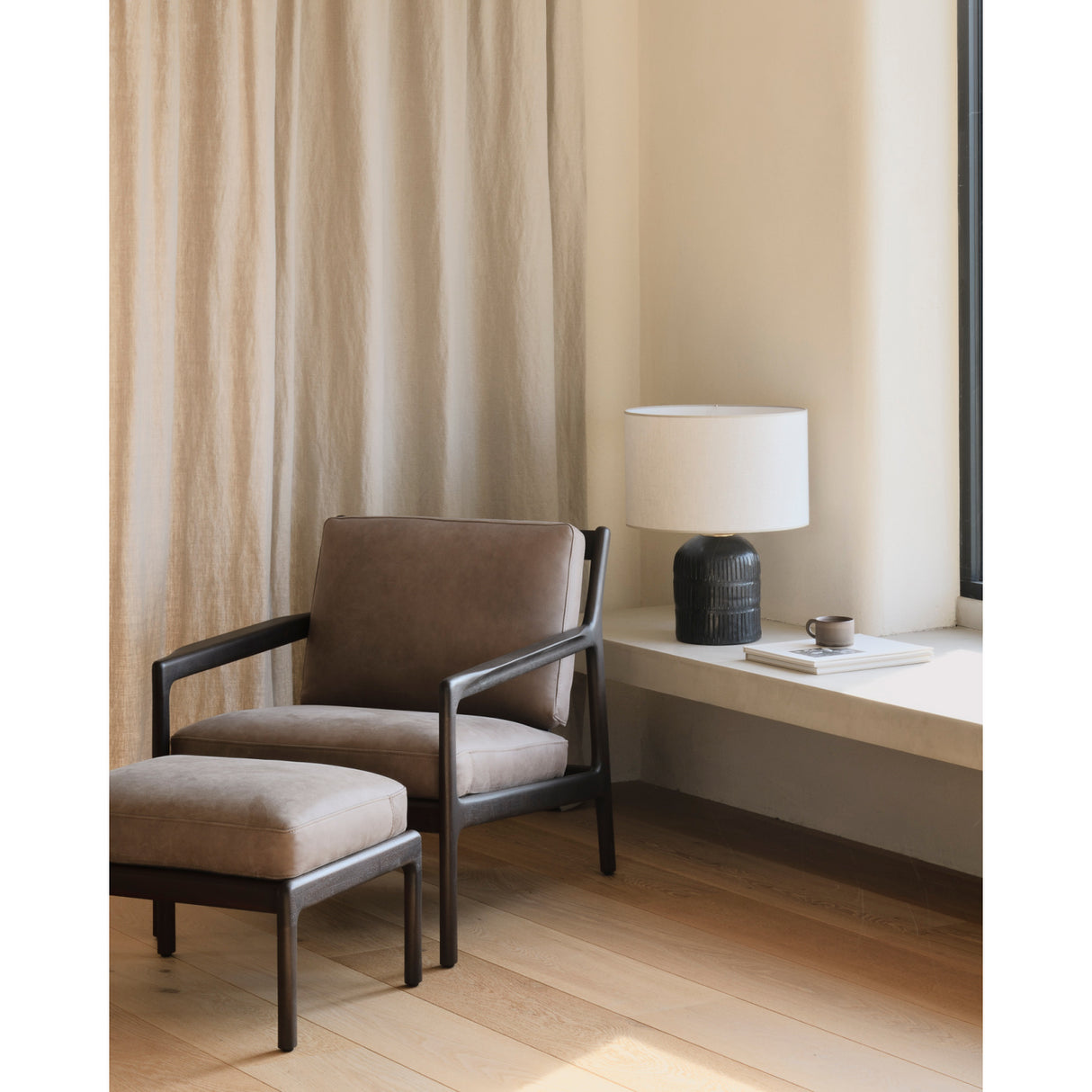 Brown Mahogany Lounge Chair | Oroa.com