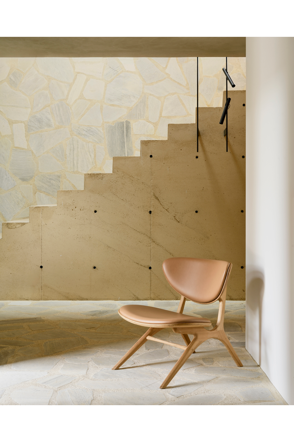 Varnished Oak Leather Lounge Chair | Ethnicraft Eye | Oroa.com