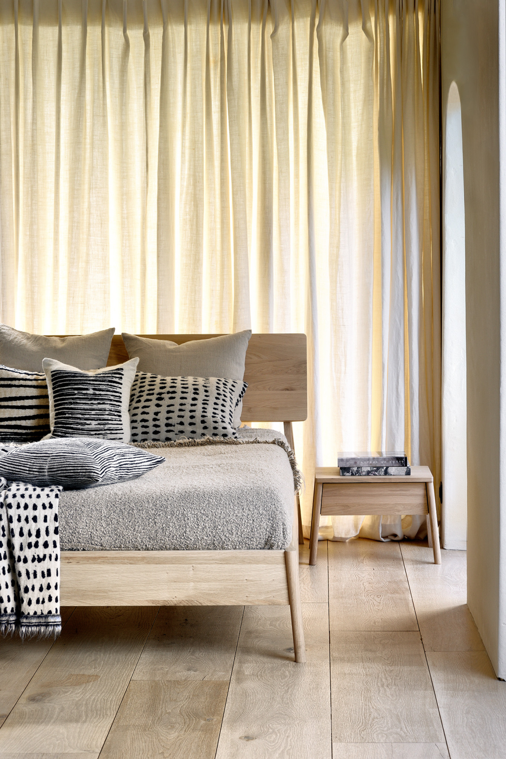 Oak Bedside Table | Oroa.com