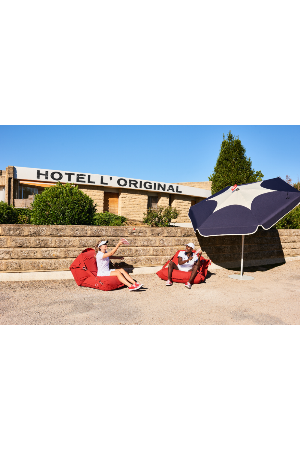 Outdoor Strapped Bean Bag | Fatboy Buggle-Up | OROA.com