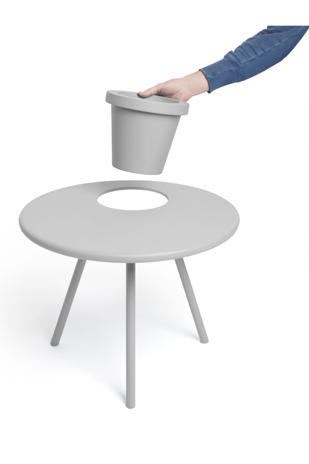 Tripod Outdoor Planter Side Table | Fatboy Bakkes | OROA.com
