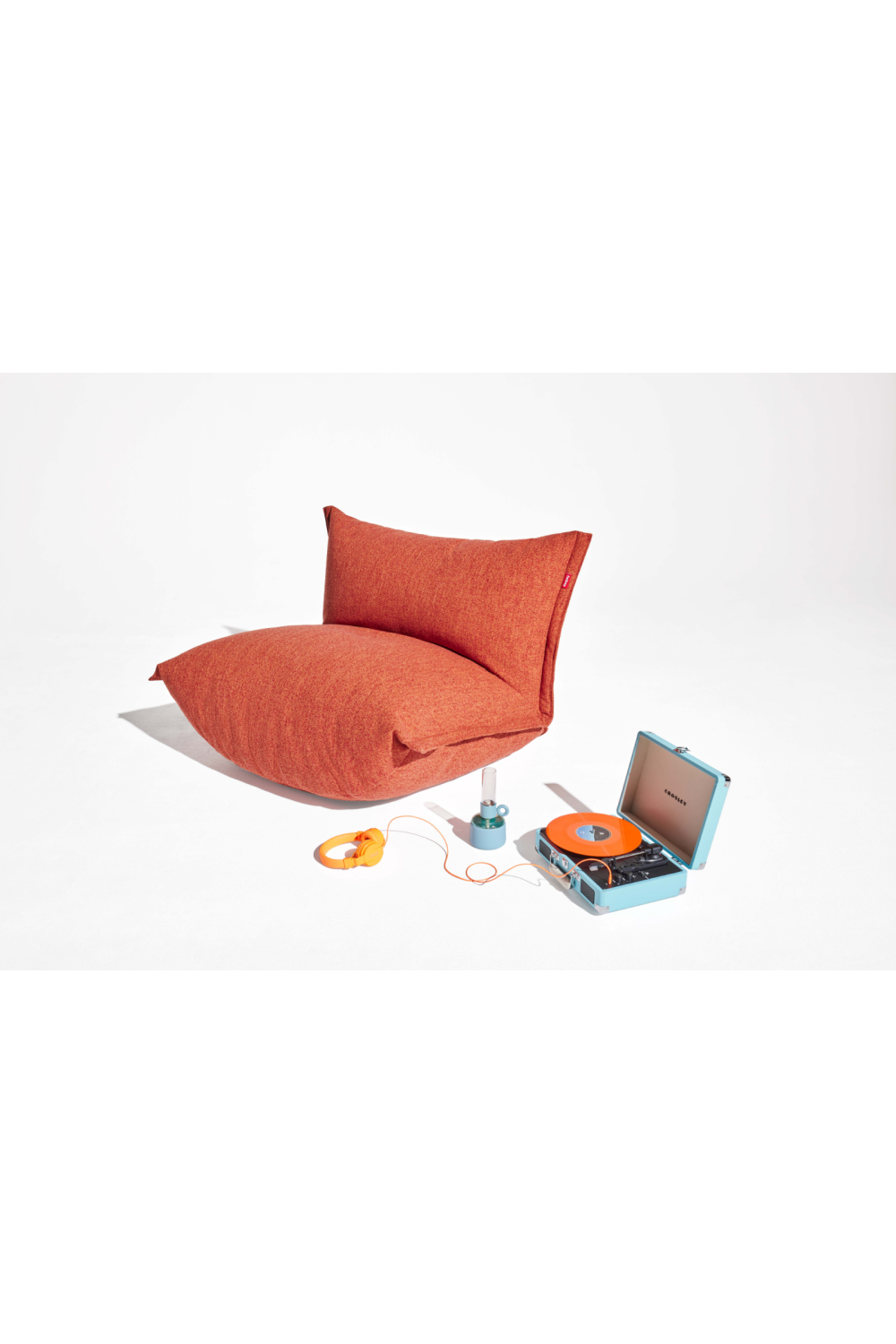 Back-Buttoned Modern Easy Chair | Fatboy The BonBaron Mingle | OROA.com