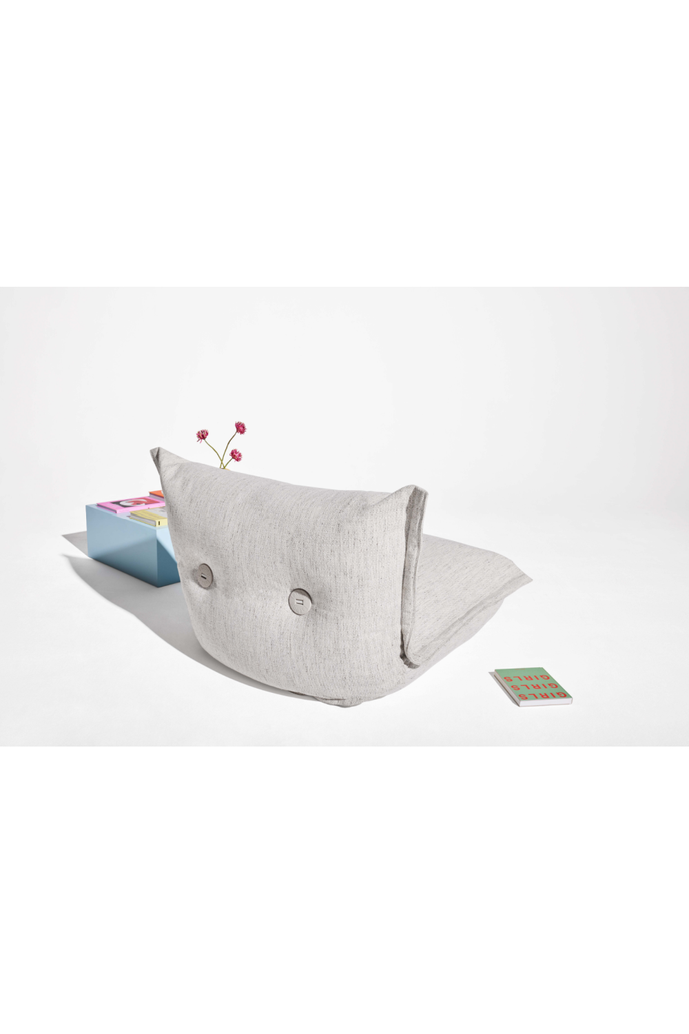 Back-Buttoned Modern Easy Chair | Fatboy The BonBaron Mingle | OROA.com