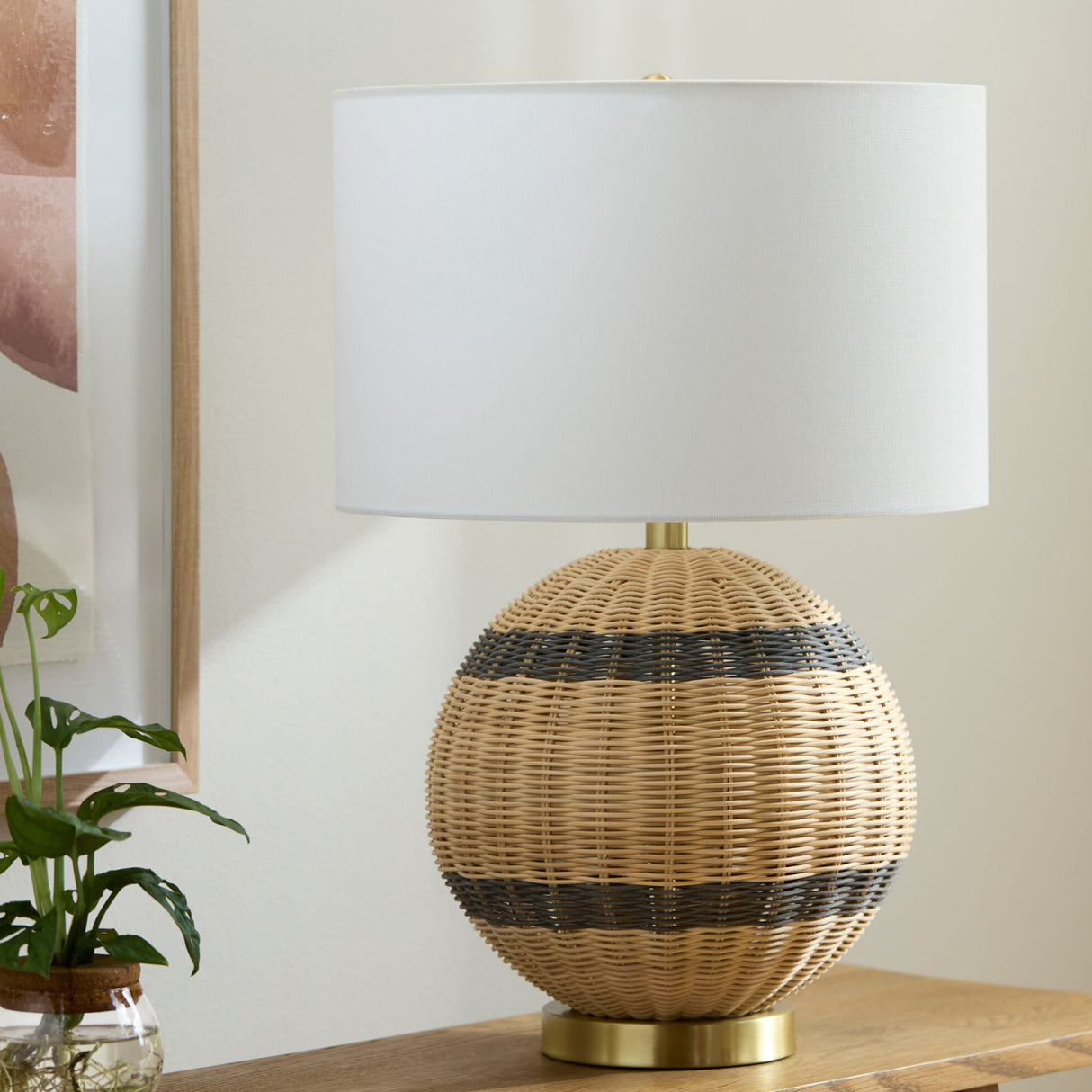Round Rattan Base Table Lamp | Oroa.com