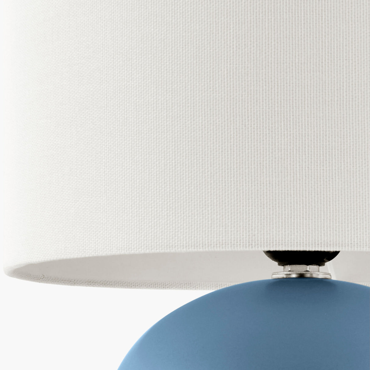 White Linen Ceramic Table Lamp | Oroa.com