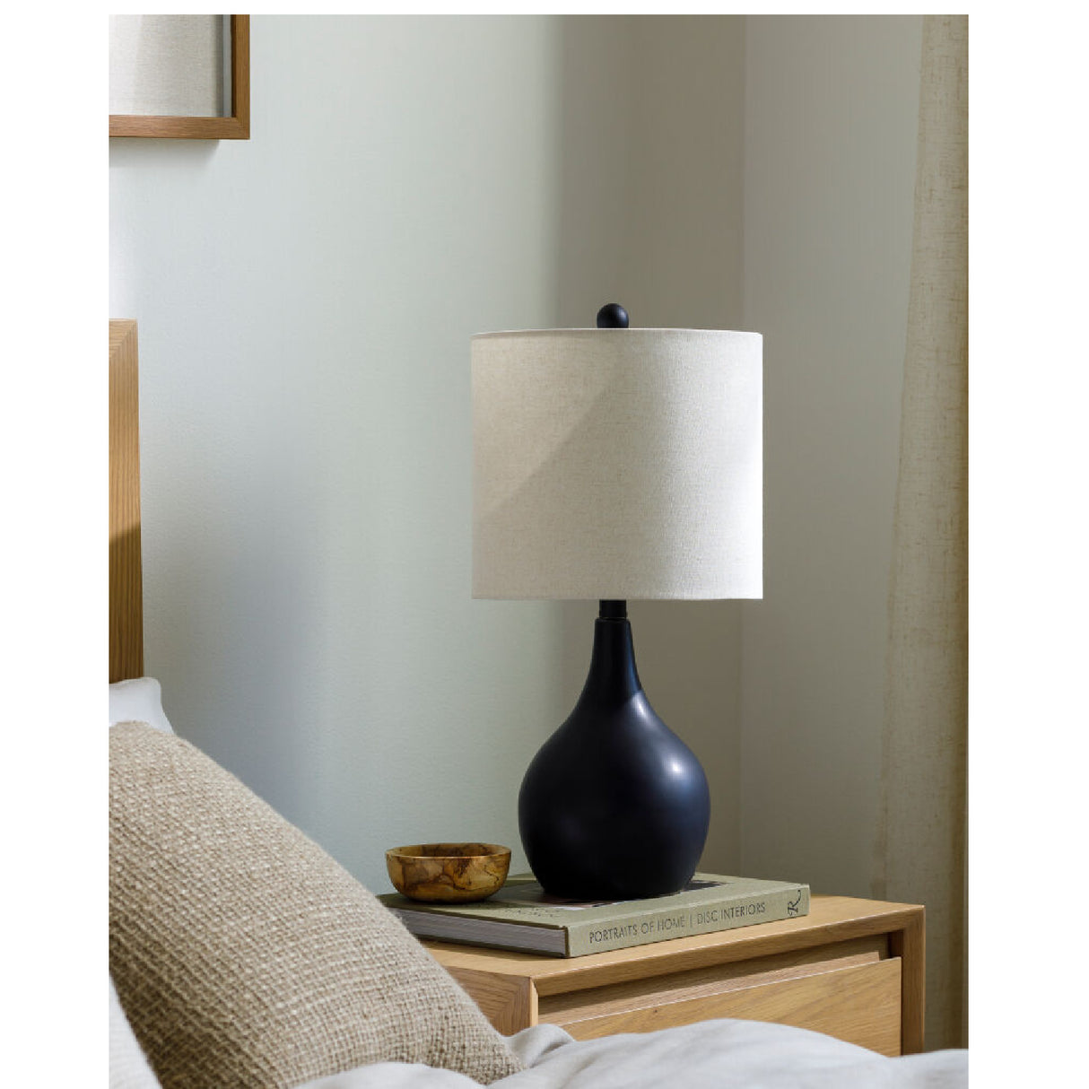 Ceramic Vase-Inspired Table Lamp | Oroa.com