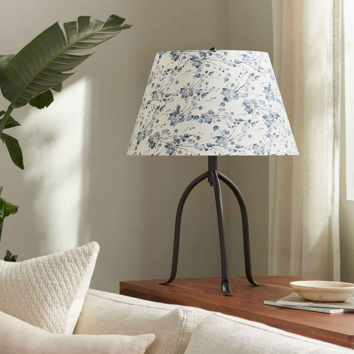 Floral Print Linen Table Lamp L | Oroa.com