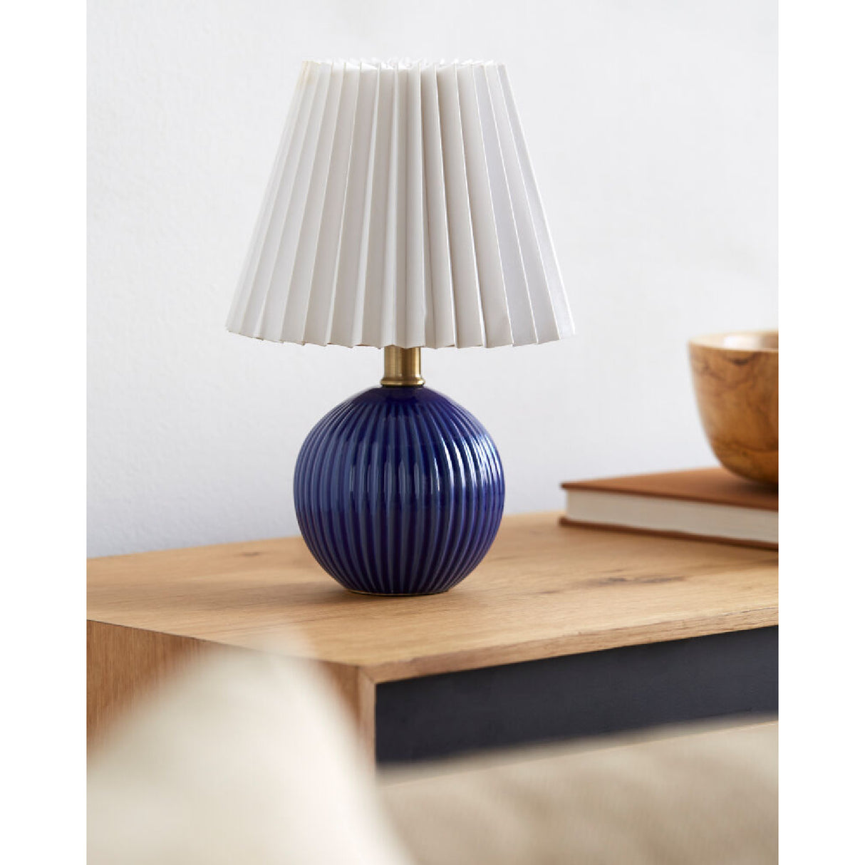Pleated Linen Ceramic Table Lamp | Oroa.com