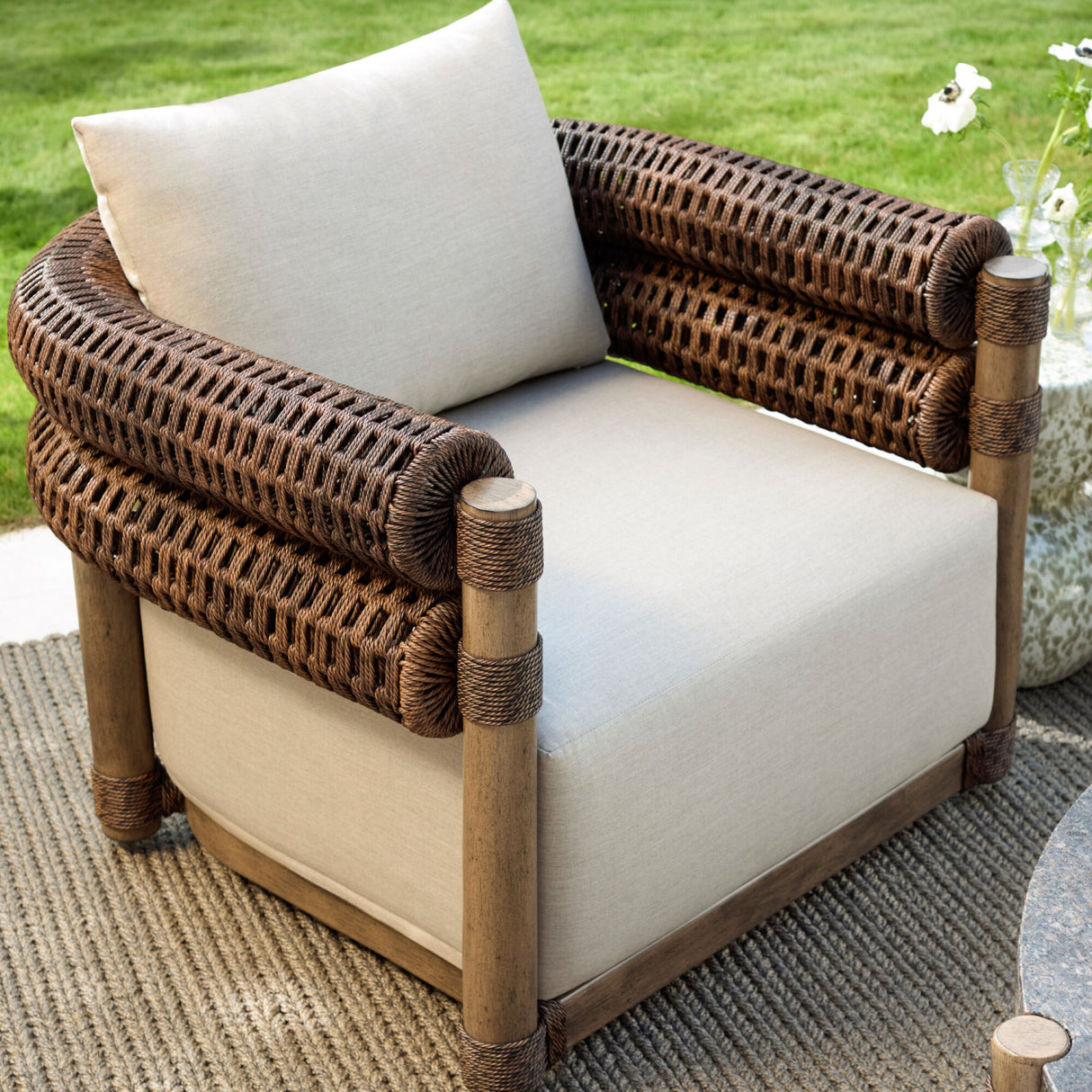 Cushioned Wicker Outdoor Swivel Chair | Oroa.com