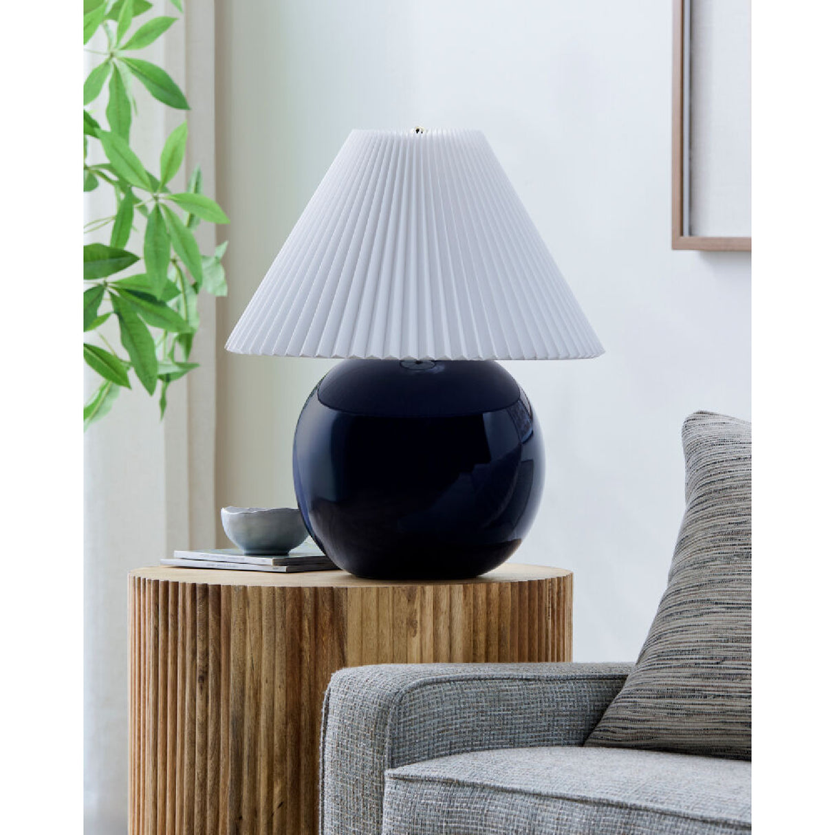 Pleated White Fabric Table Lamp | Oroa.com