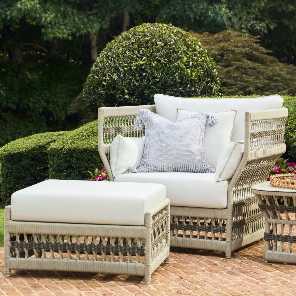 Cream Aluminum Outdoor Ottoman | Oroa.com