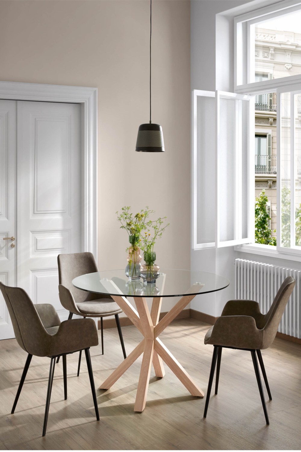 (Open Box) Round Glass Top Dining Table | Oroa.com