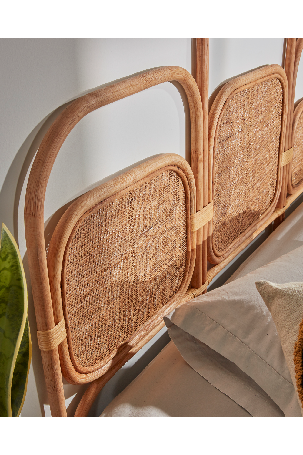 Rattan 3-Panel Queen Headboard 67" | La Forma Krysia | Oroa.com