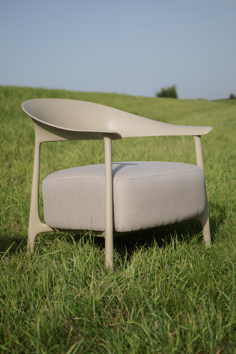 Cushioned Seat Outdoor Lounge Chair | Oroa.com
