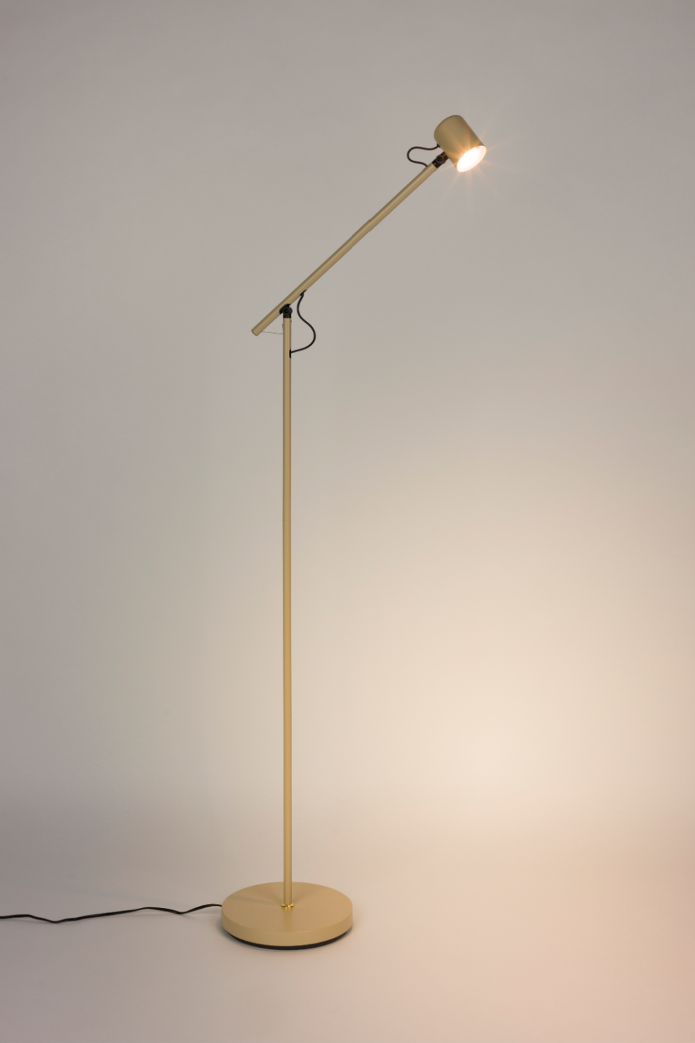 Iron Spot Floor Lamp | Oroa.com