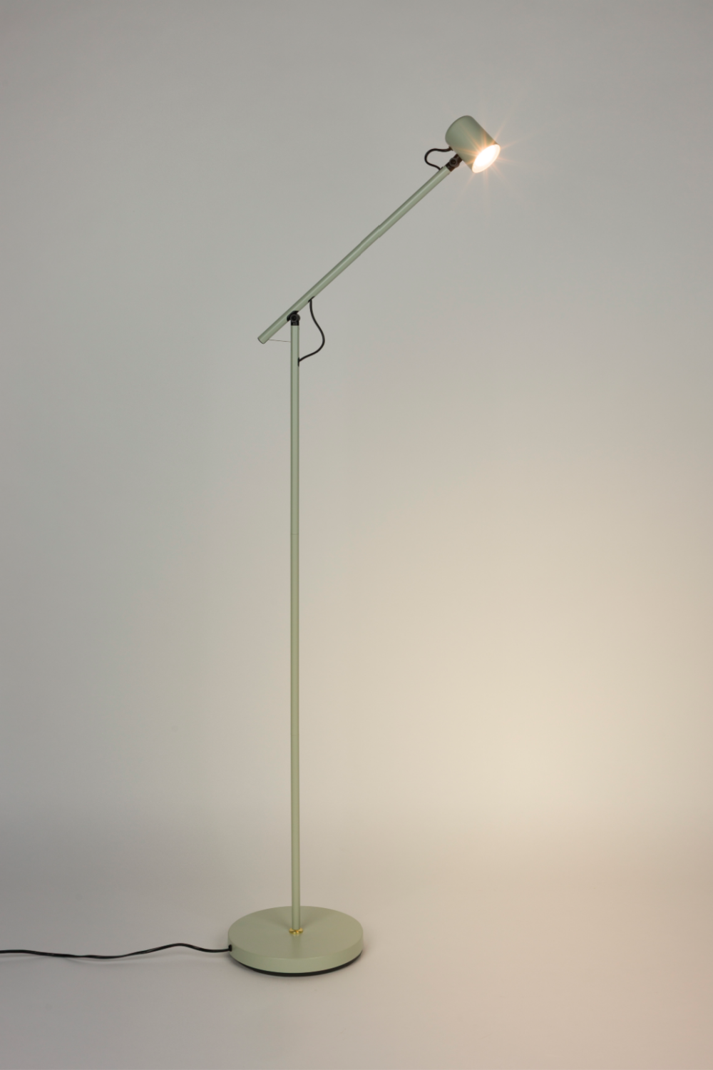 Iron Spot Floor Lamp | DF Aero | Oroa.com