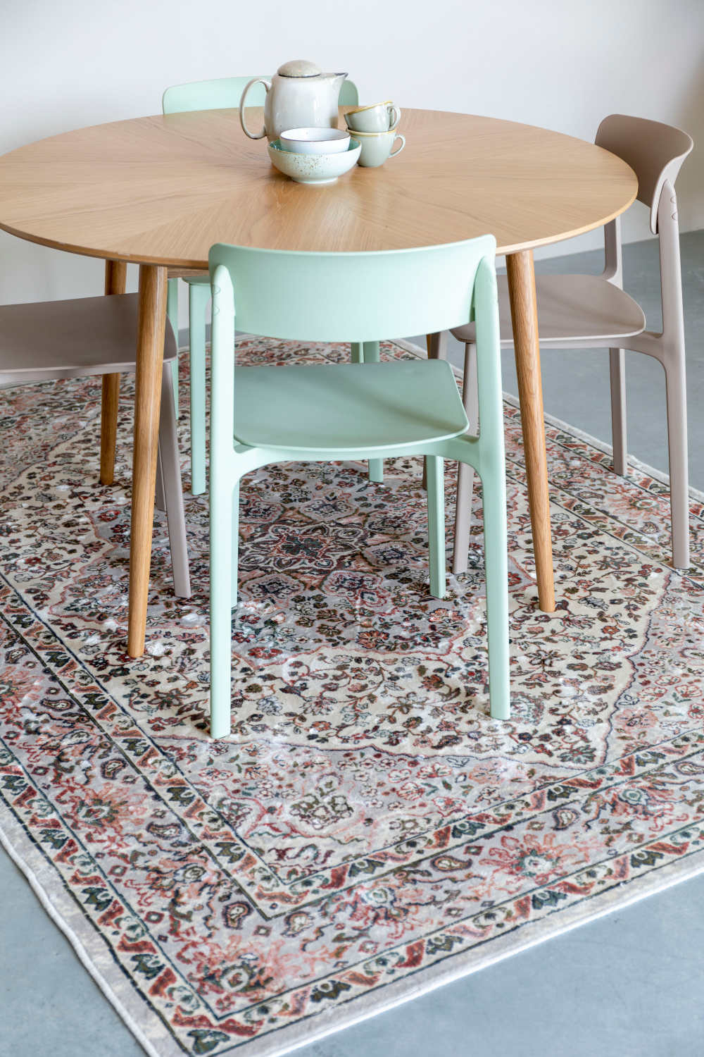 Fiberglass Modern Dining Chairs (4) | DF Clive | Oroa.com