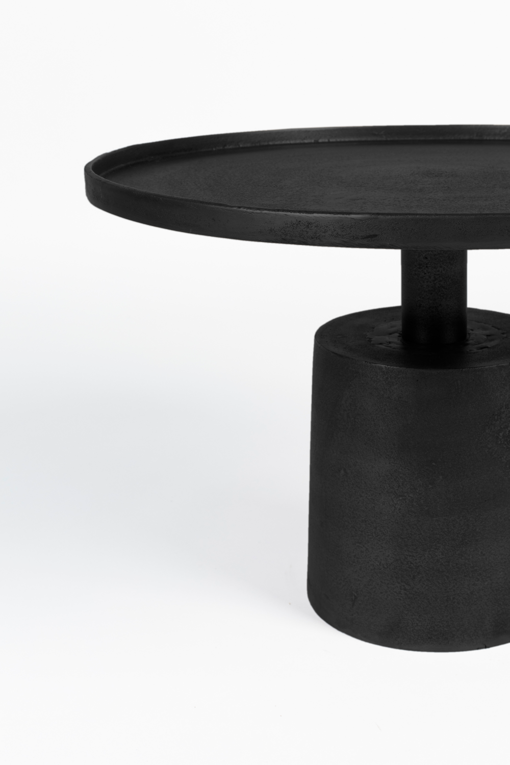 Aluminum Round Coffee Table | DF Mason | Oroa.com