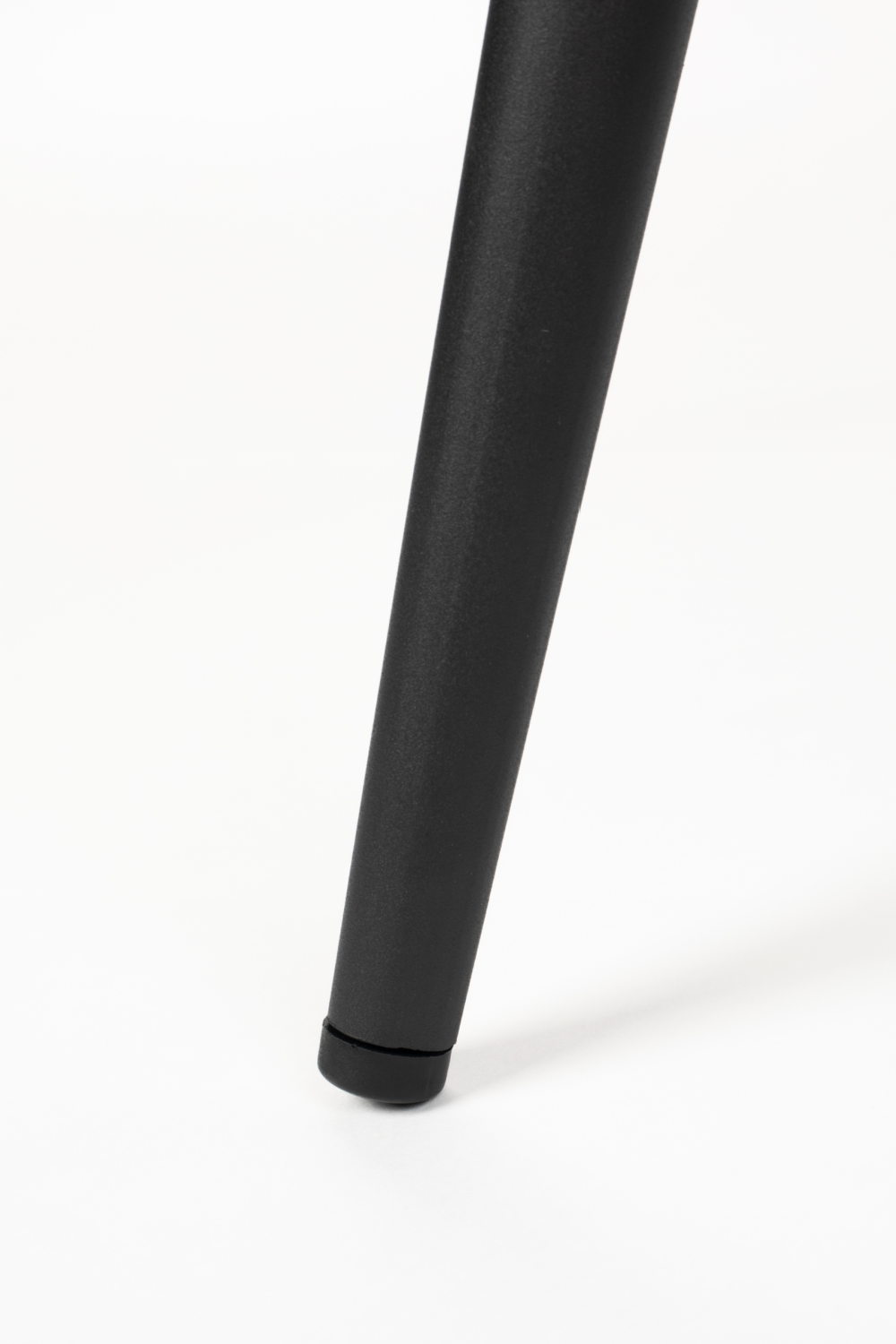 Fabric Upholstered Lounge Chair | DF Thomas | OROA.com