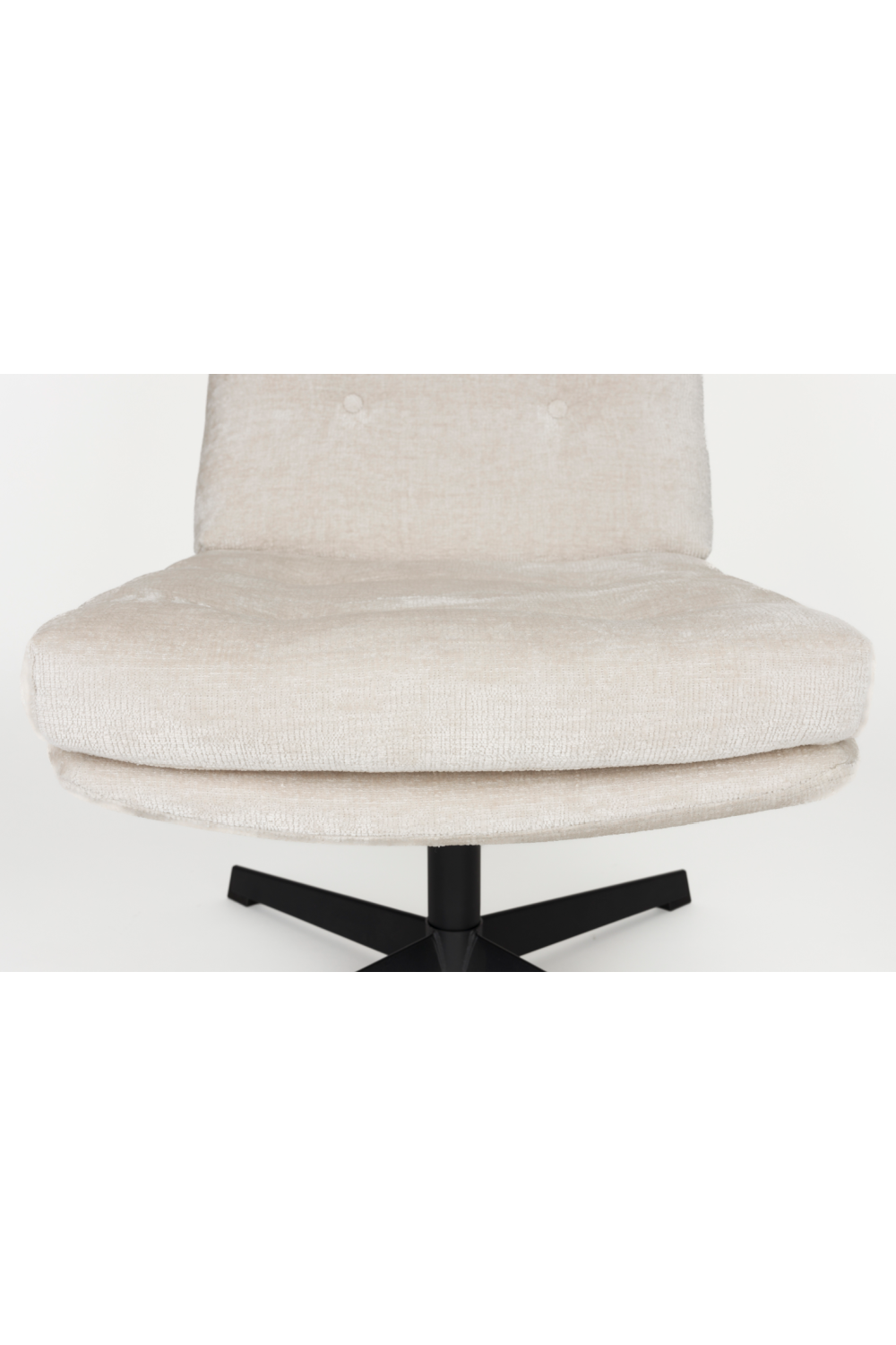 Grid-Tufted Swivel Lounge Chair | DF Kai | OROA.com