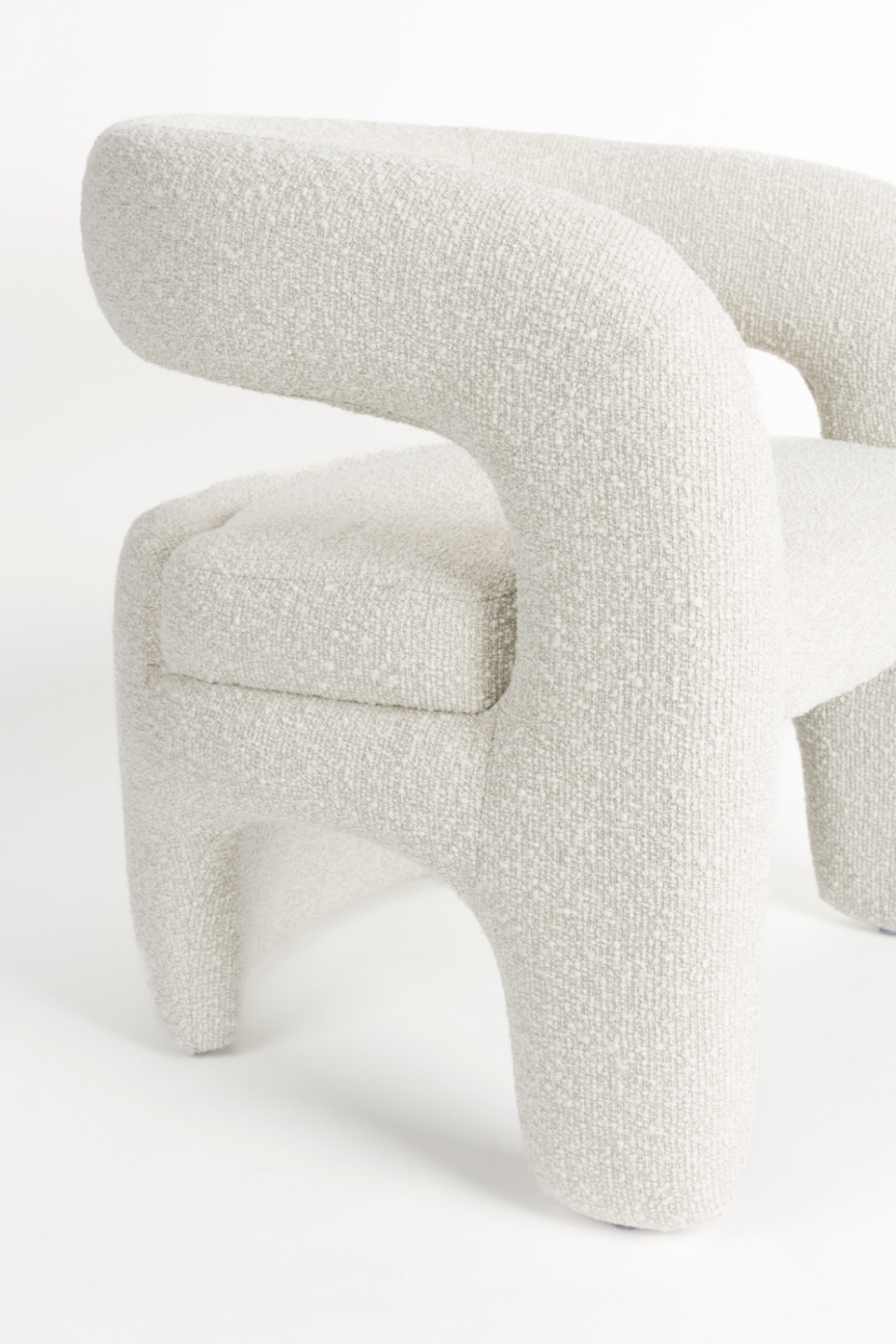 White Curved Lounge Chair | Oroa.com