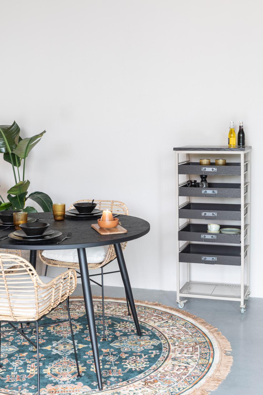 Contemporary Tray Shelf | Oroa.com