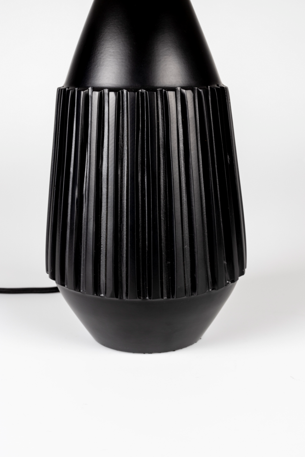 Classic Minimalist Table Lamp | DF Aysa | OROA.com