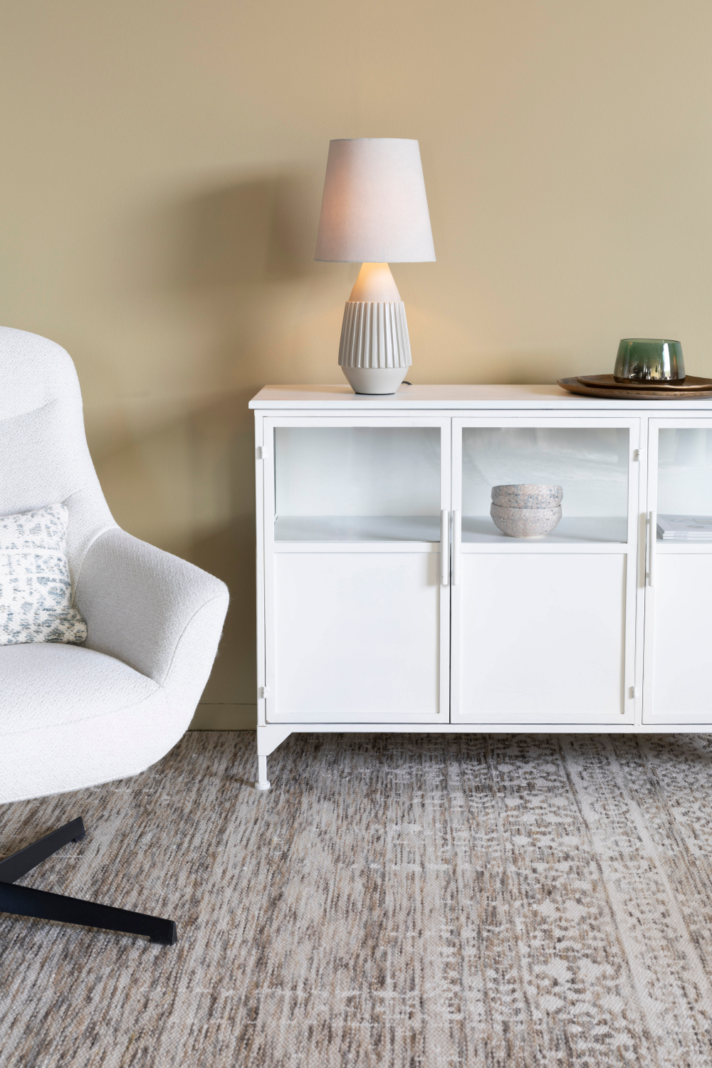 Classic Minimalist Table Lamp | DF Aysa | OROA.com