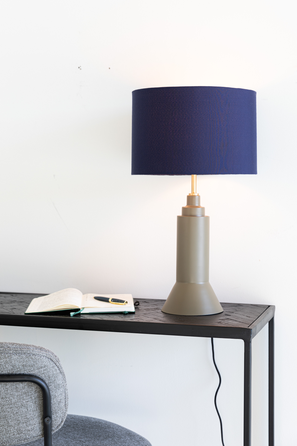 Modern Classic Table Lamp | DF Kaja | OROA.com