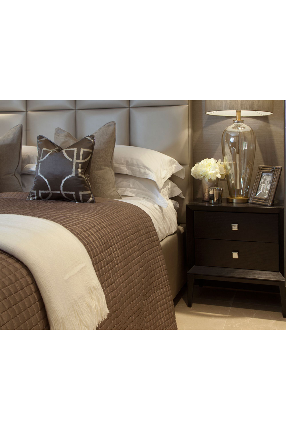 Black Modern Bedside Table | Liang & Eimil Ella | Oroa.com