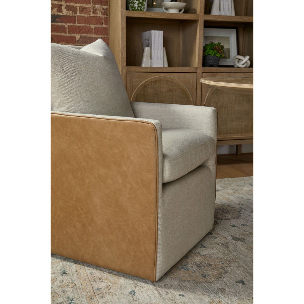 Two-Toned Wheeled Lounge Chair | Oroa.com