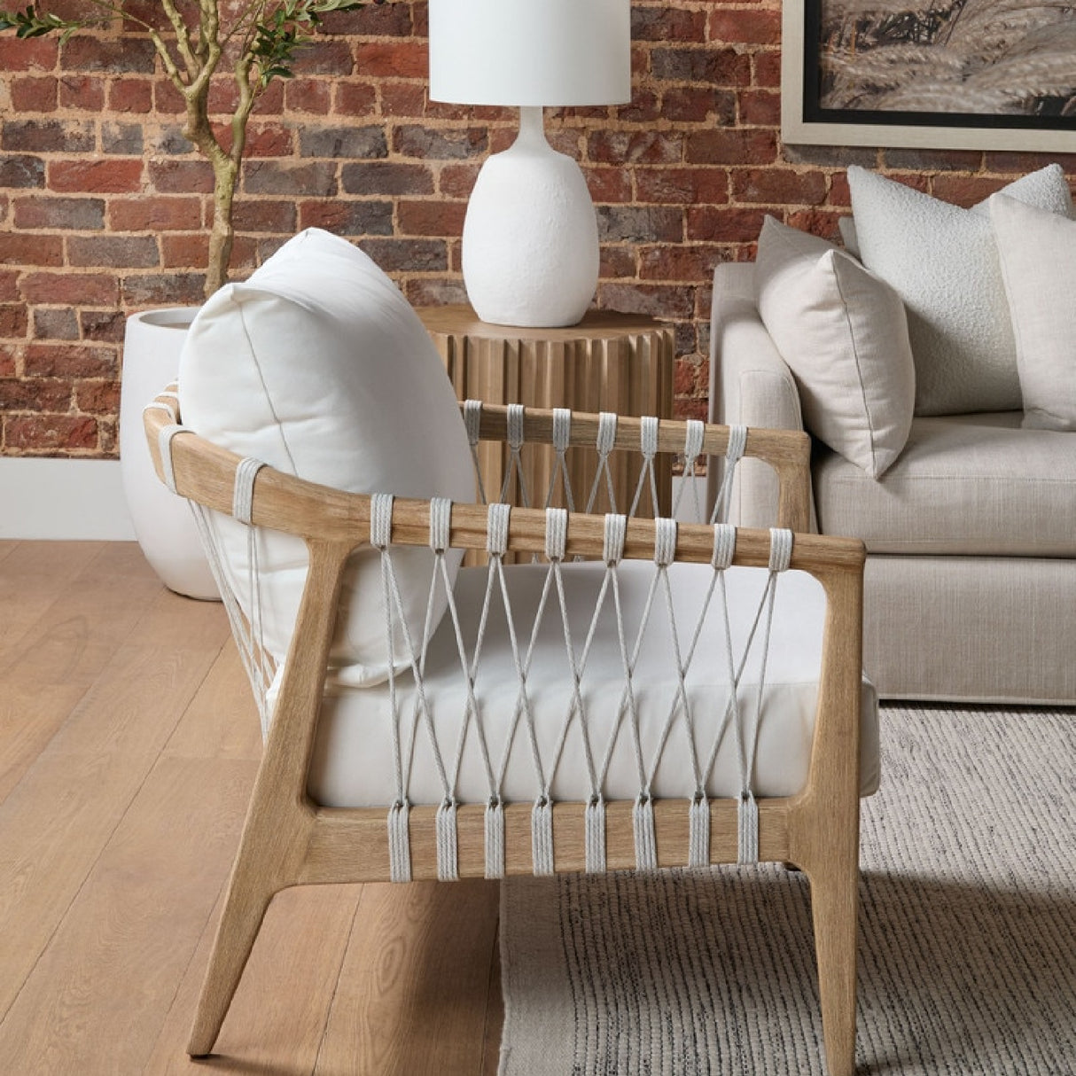 White Cushioned Club Chair | Oroa.com