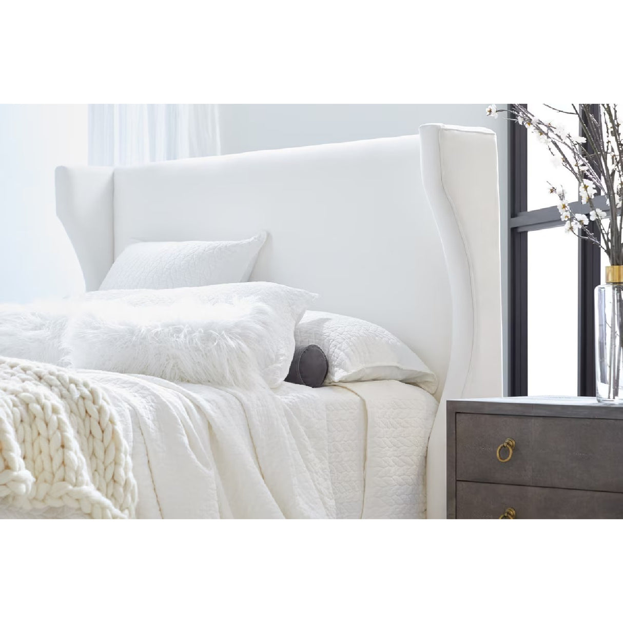 White Upholstered Bed | Oroa.com