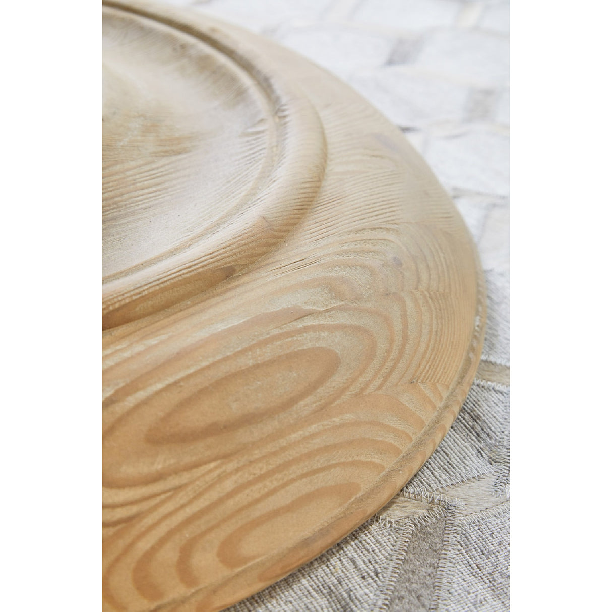 Gray Pine Round Dining Table | Oroa.com