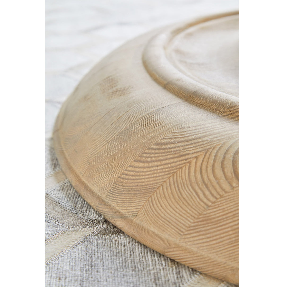 Gray Pine Round Dining Table | Oroa.com