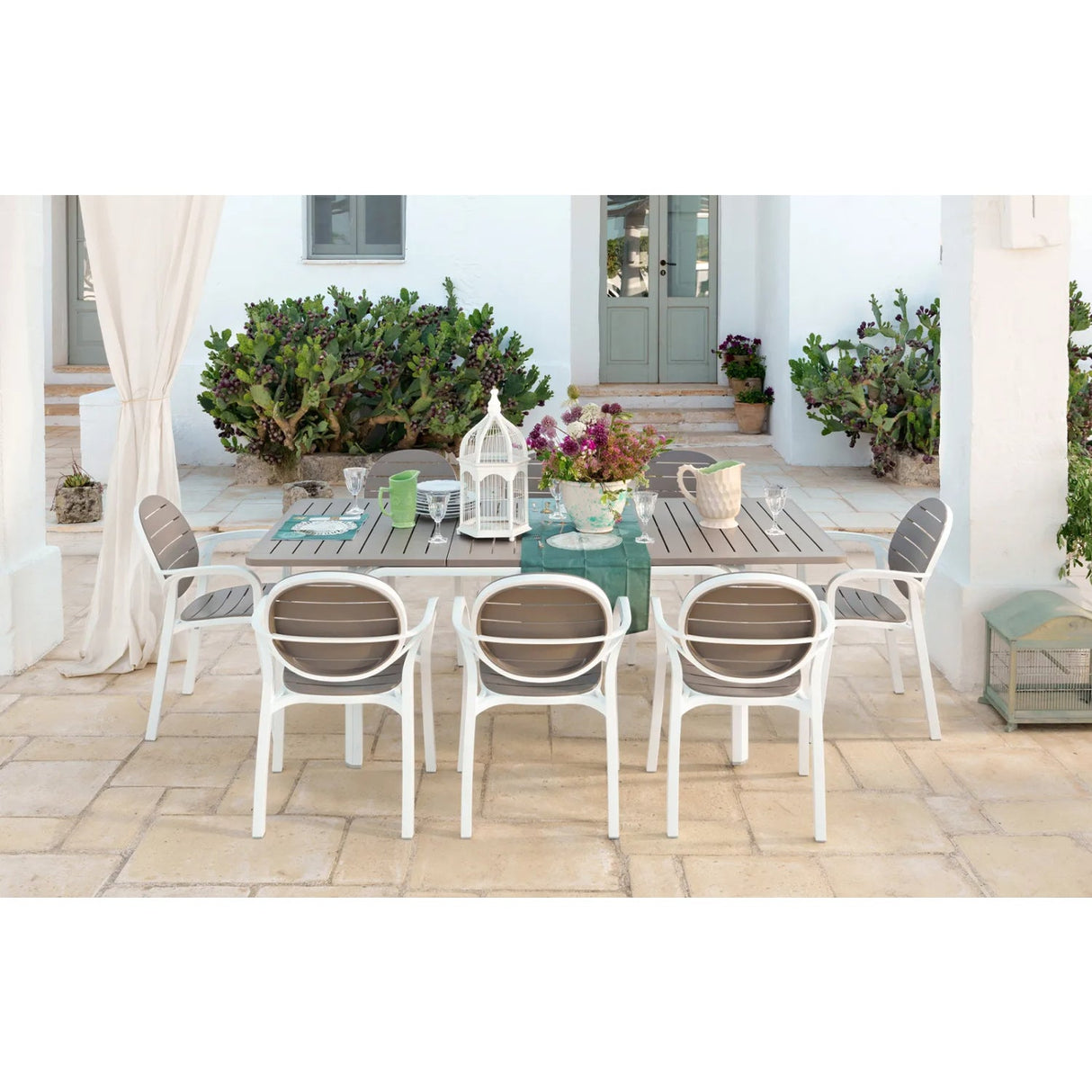 Round-Back Slatted Armchair | Oroa.com