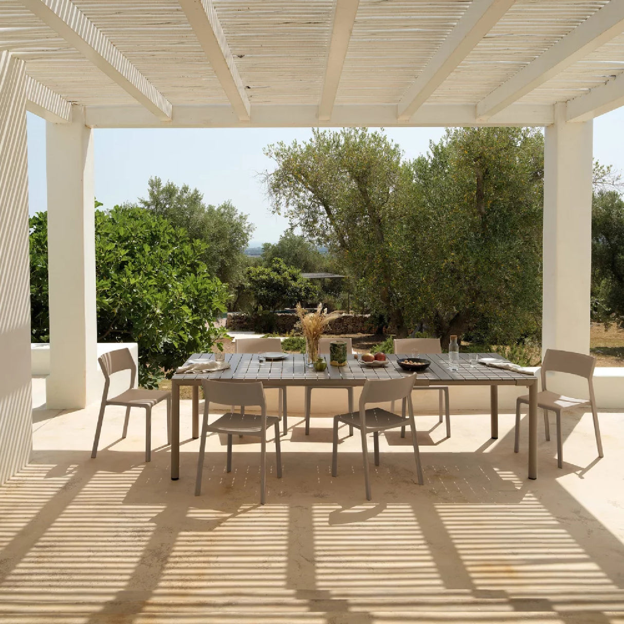 Open-back Outdoor Dining Chair | Oroa.com