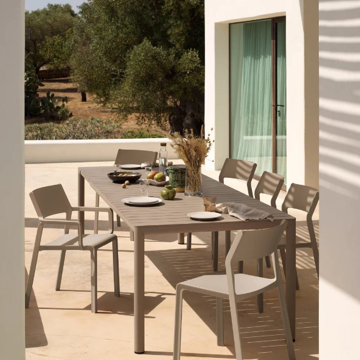 Open-back Outdoor Dining Chair | Oroa.com
