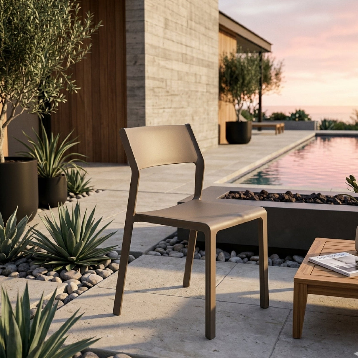 Open-back Outdoor Dining Chair | Oroa.com