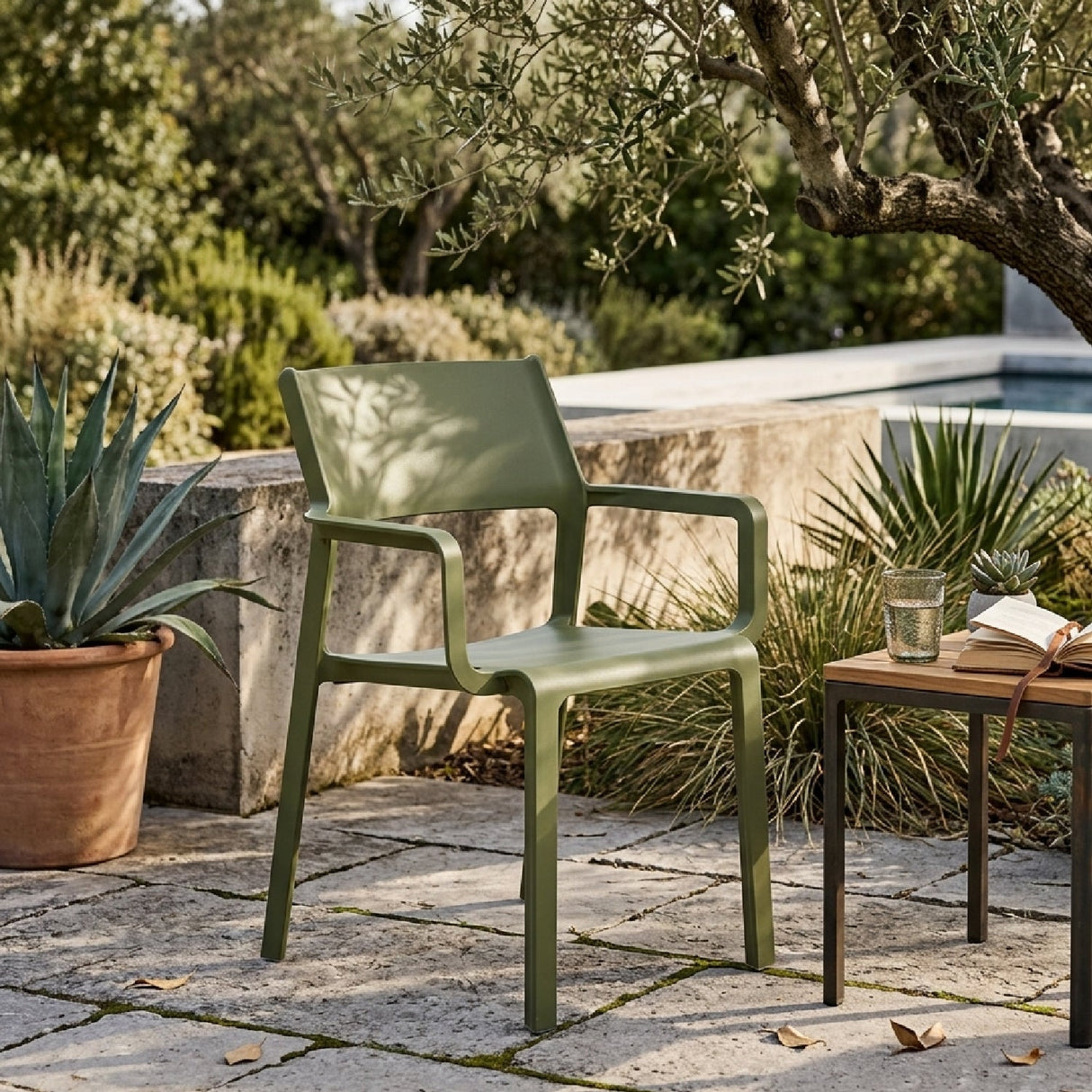 Open-back Outdoor Armchair | Oroa.com
