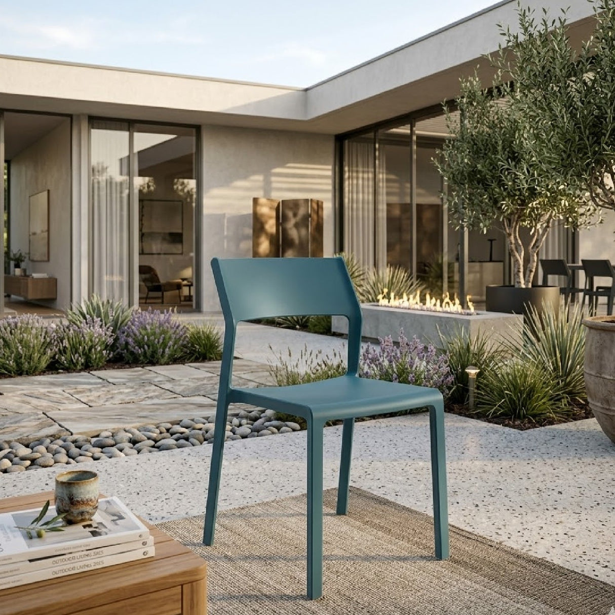 Open-back Outdoor Dining Chair | Oroa.com