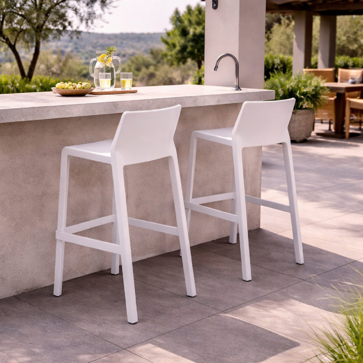 Minimalist Outdoor Bar Stool | Oroa.com