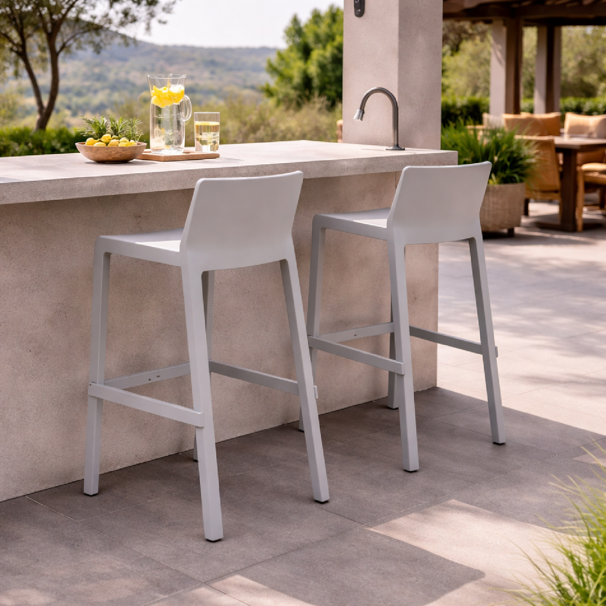 Minimalist Outdoor Bar Stool | Oroa.com