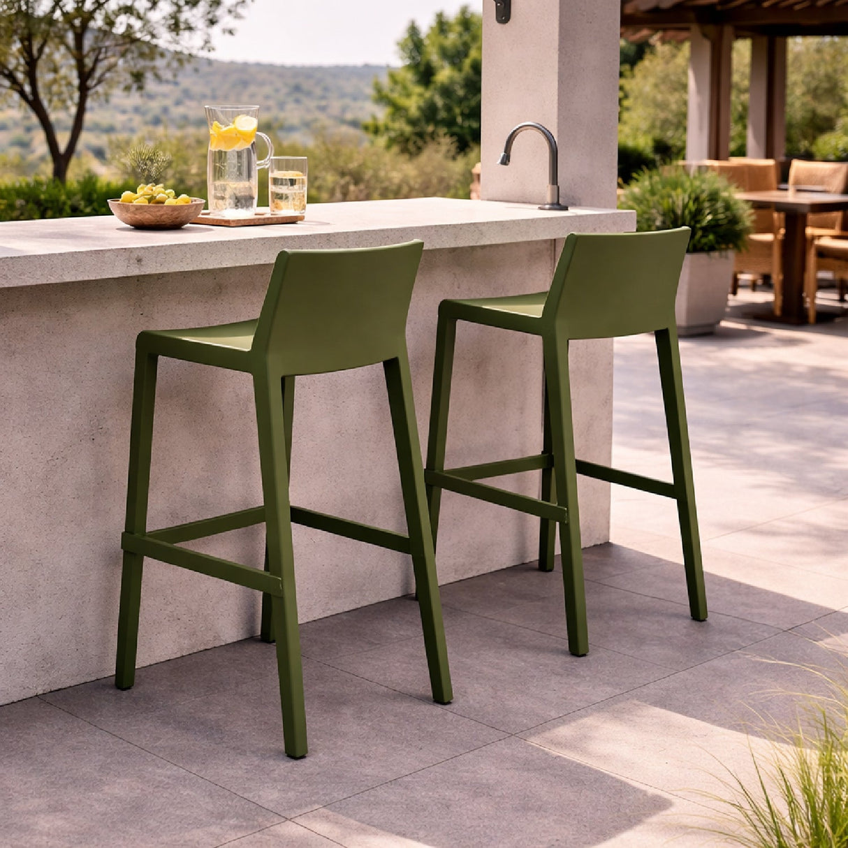 Minimalist Outdoor Bar Stool | Oroa.com