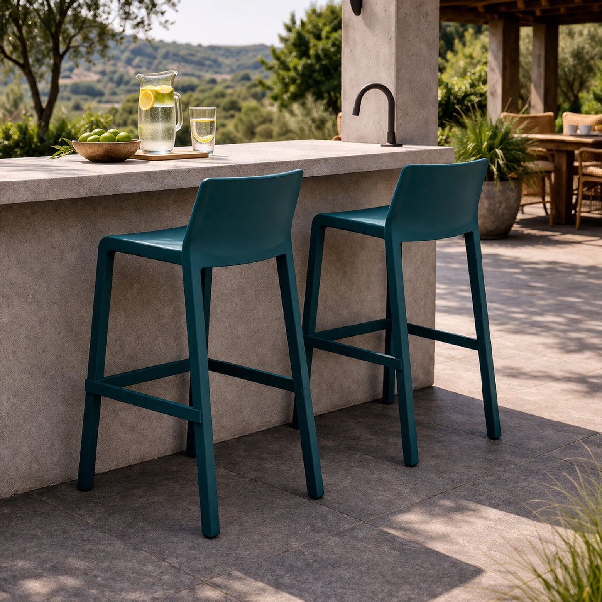 Minimalist Outdoor Bar Stool | Oroa.com