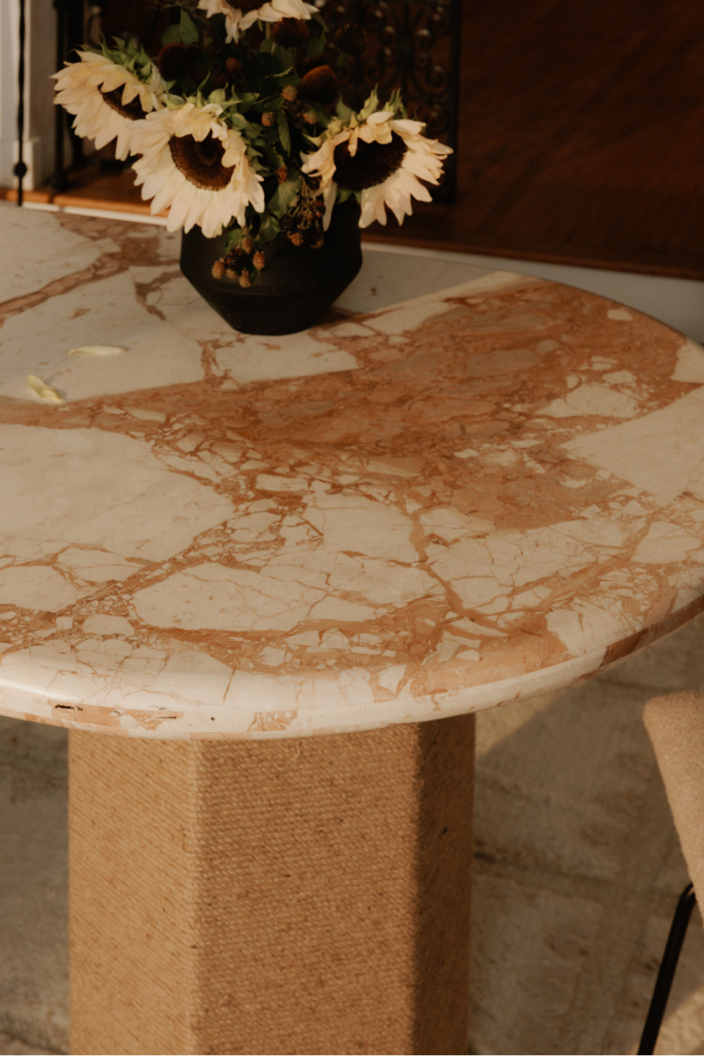 Jute-Wrapped Base Dining Table | Novi Living Sartoria | Oroa.com